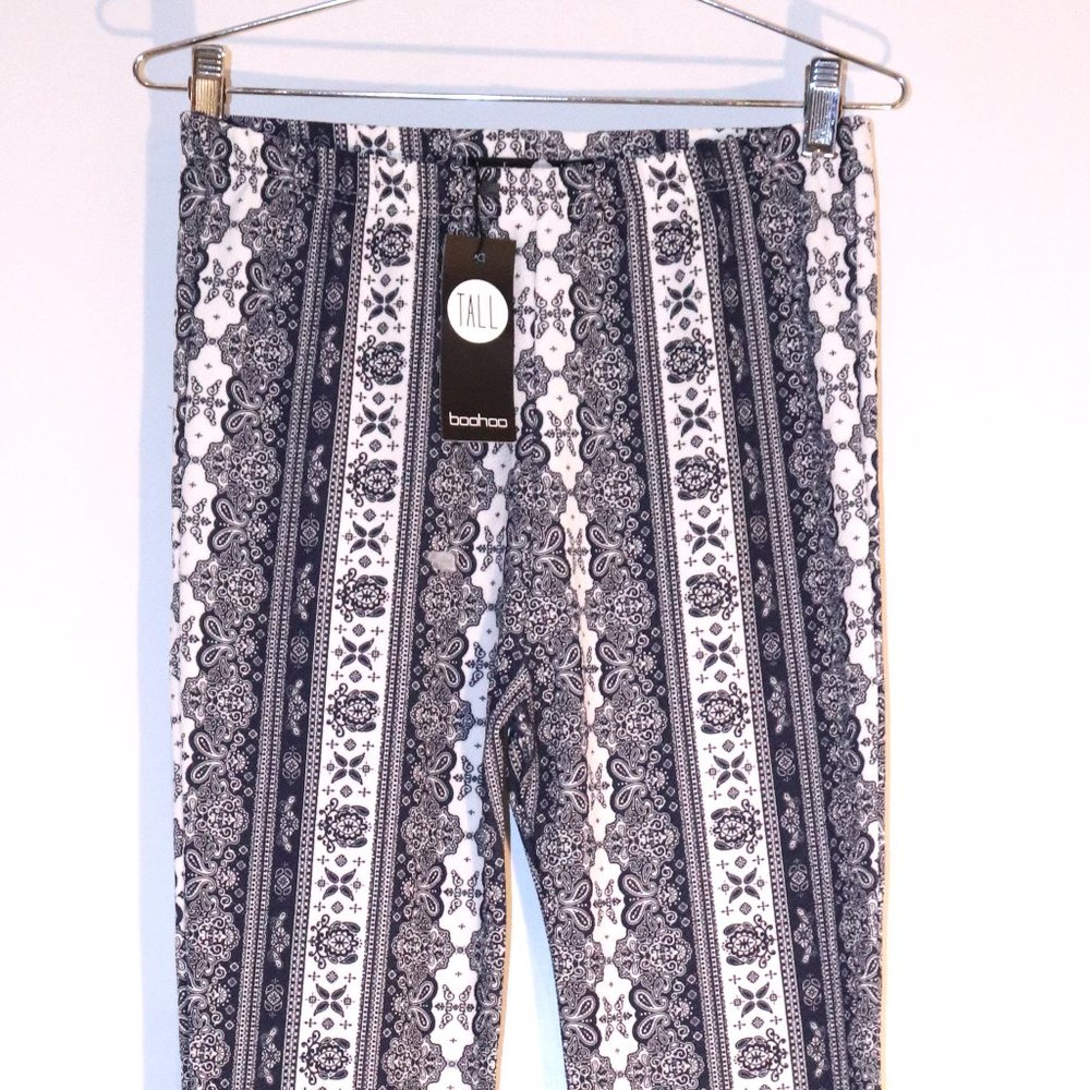 BRAND NEW Boohoo Boho Paisley Print Skinny Flares